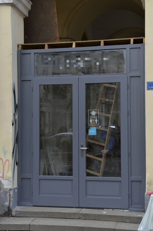 Samowola budowlana na pl. Zbawiciela. Restaurator zapłaci pół miliona kary?!