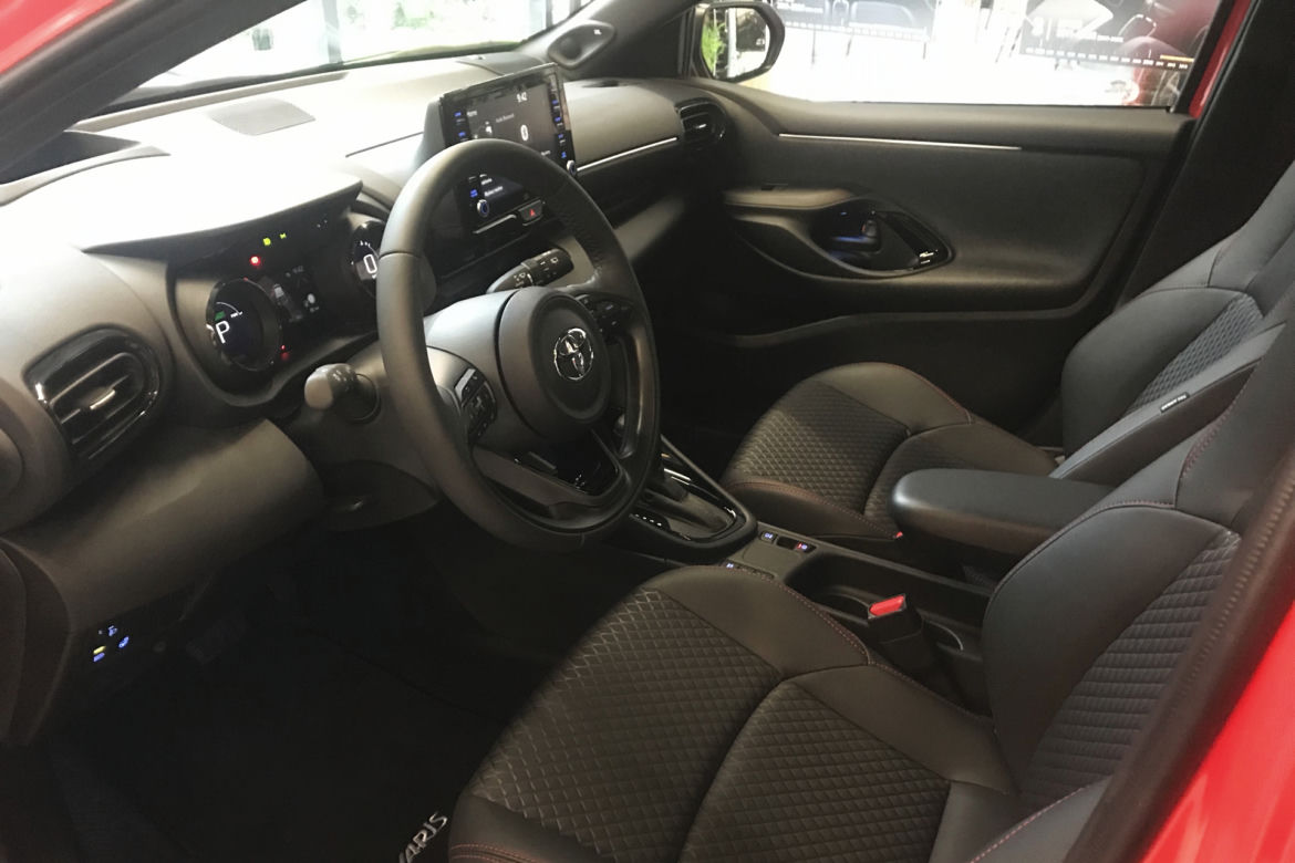 Toyota Yaris 1.5 Hybrid 116 KM e-CVT 