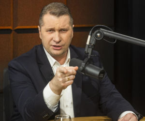 Przemysław Czarnek był królem parkietu we włoskim hotelu. Tam poznał piękną małżonkę [ZDJĘCIA]