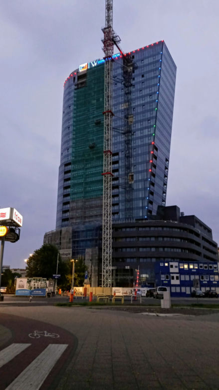 Próby iluminacji Hanza Tower