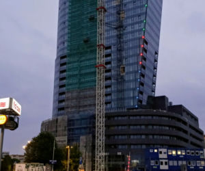 Próby iluminacji Hanza Tower