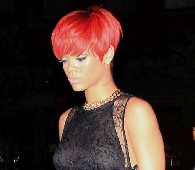 Zmień FRYZURĘ na jesień - modne krótkie fryzurki gwiazd. Rihanna