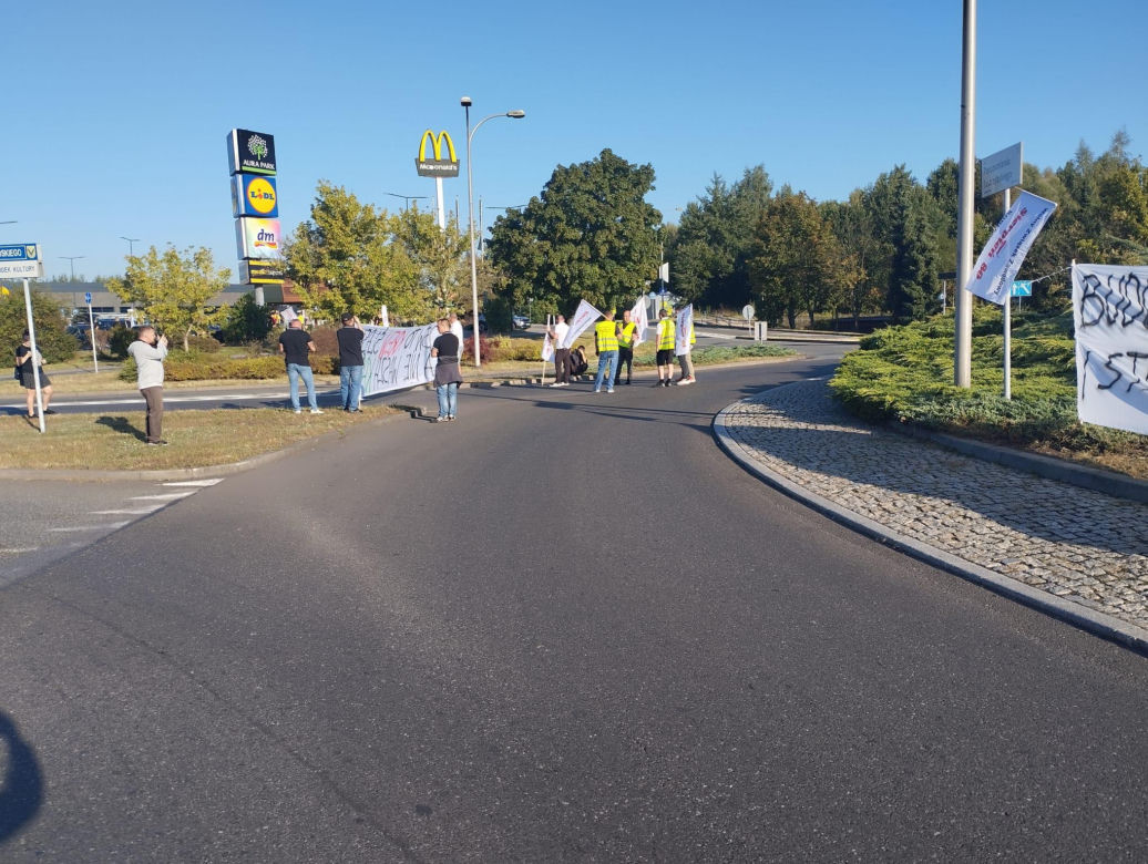 Protest górników w Jastrzębiu-Zdroju. Blokują kluczowe rondo i główne drogi