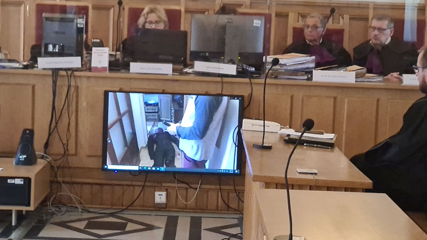 Nowa Sarzyna. Przemysław S., który zabił sąsiadkę stanął przed sądem [GALERIA]