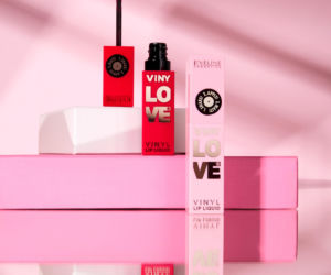 Usta, które pokochasz: winylowa tafla i kolor, który nie znika. Oto VinyLove od Eveline Cosmetics
