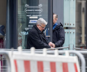 Bronisław Komorowski gnał do krawca z dżinsami. Po drodze złamał prawo!