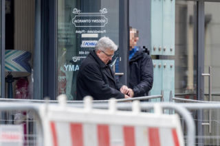 Bronisław Komorowski gnał do krawca z dżinsami. Po drodze złamał prawo!