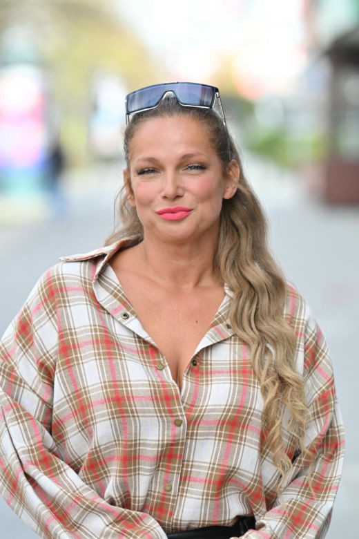 Niegdyś nosili je nasi dziadkowie. Dziś wracają w nowej odsłonie. Tak wystylizowała ten element garderoby Joanna Liszowska