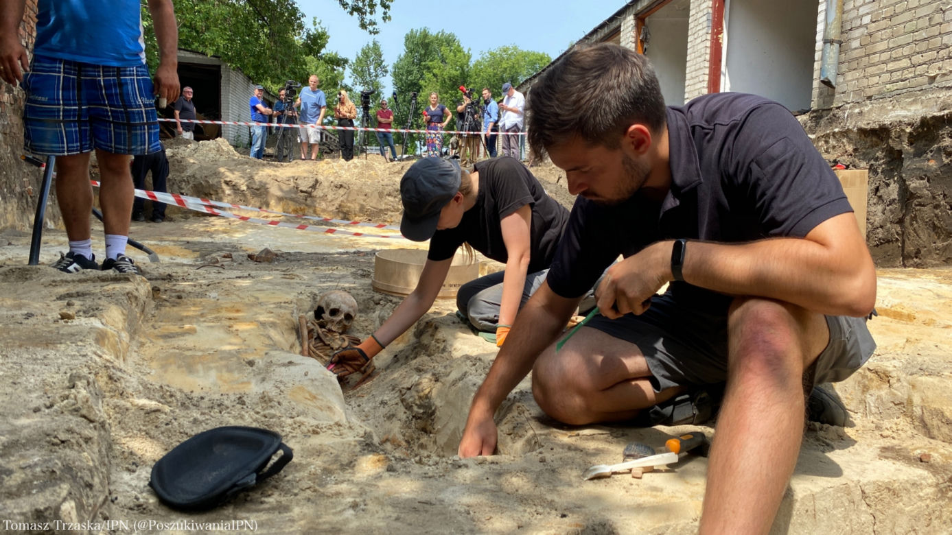 Kości trójki nastolatków odkryte na Pradze. Tu był więzienny ogród