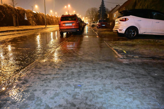 Gołoledź paraliżuje Polskę