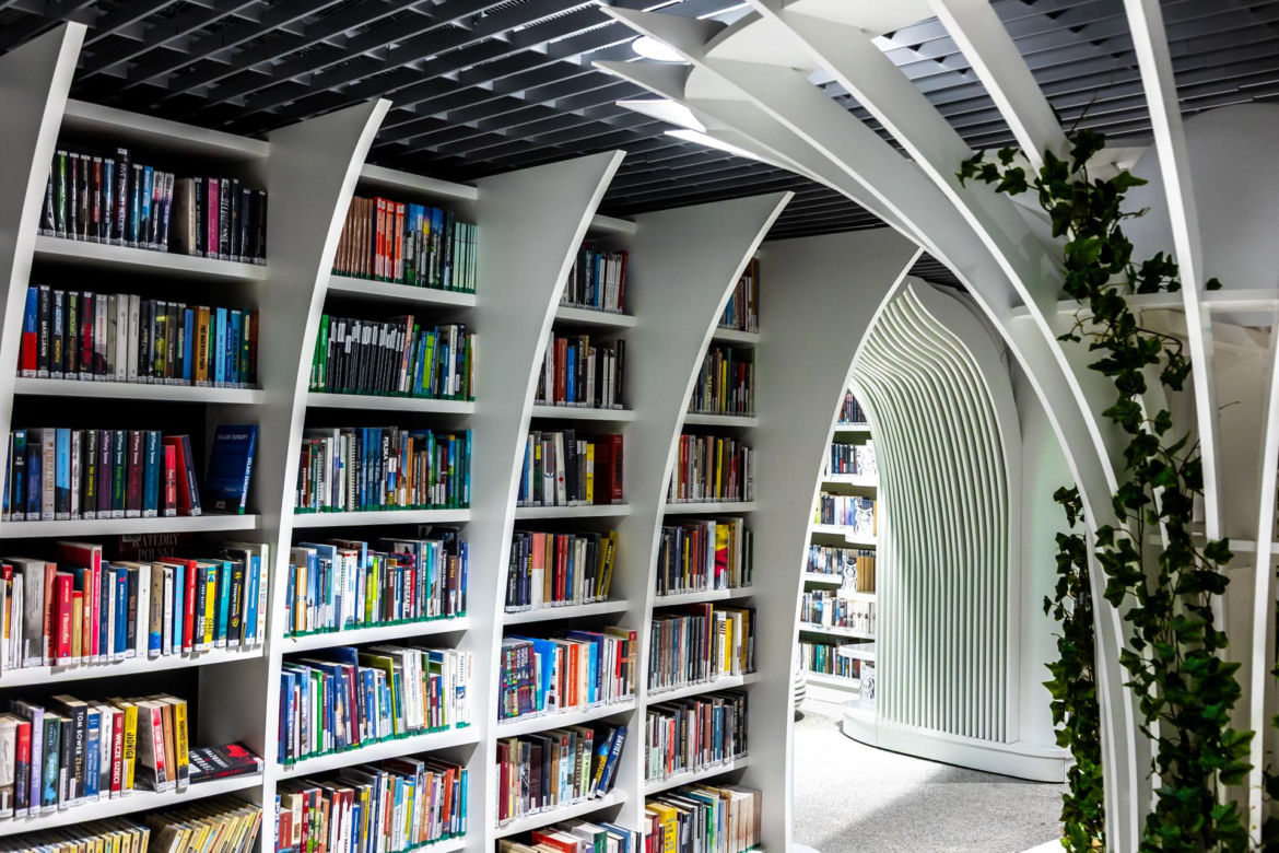 Metroteka – biblioteka na stacji metra M2 Kondratowicza w Warszawie