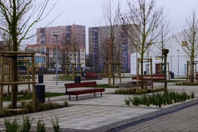 Plac przed Netto Areną po przebudowie