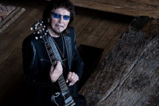 Wypadek w fabryce zdefiniował jego brzmienie. Legenda Black Sabbath zapowiada nowy album kolejnym singlem