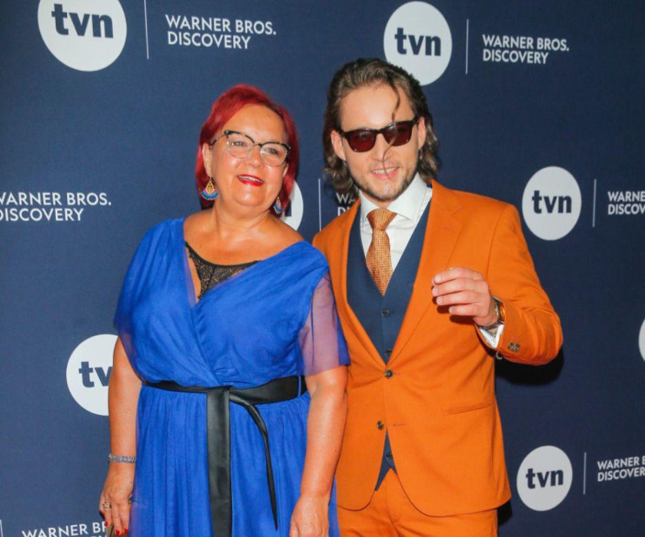 Nie do wiary, jak zmienili się uczestnicy Gogglebox. Przed telewizorem. To oni wystąpili w pierwszym odcinku!