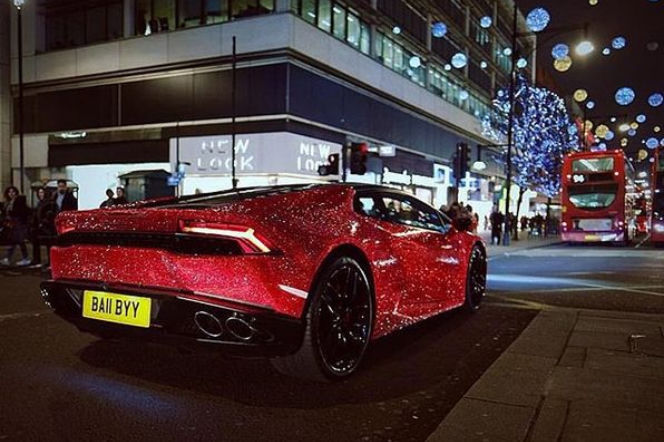Lamborghini Huracan wysadzany kryształkami Swarovskiego
