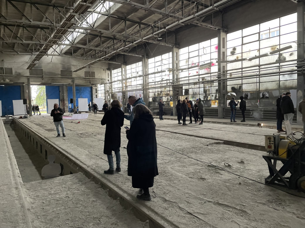 Happening artystyczny w dawnej lakierni Newagu