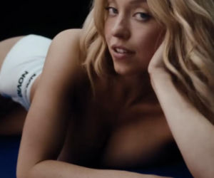 Rozebrana Sydney Sweeney w sportowej reklamie