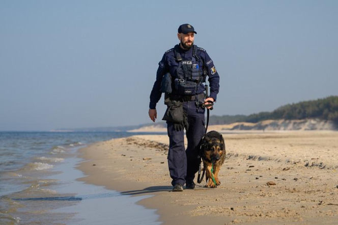 Nowy „funkcjonariusz” na czterech łapach zasilił szeregi policji w Lęborku