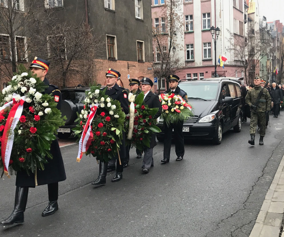 Kondukt pogrzebowy , Ślązacy żegnają Kazimierza Kutza. 