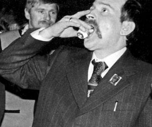 Internowany Wałęsa wypił 289 butelek wódki