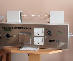 Pacjentki porzuciły konwencjonalną terapię, by „leczyć się” lampami. Szaman z Małopolski nie trafi za kraty