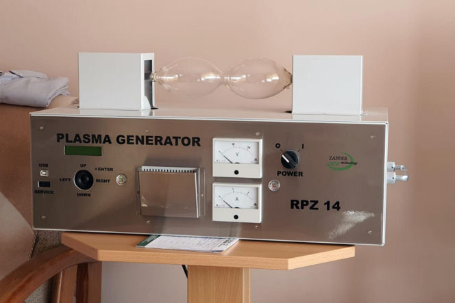 "Pacjentki porzuciły konwencjonalną terapię, by „leczyć się” lampami. Szaman z Małopolski nie trafi za kraty"