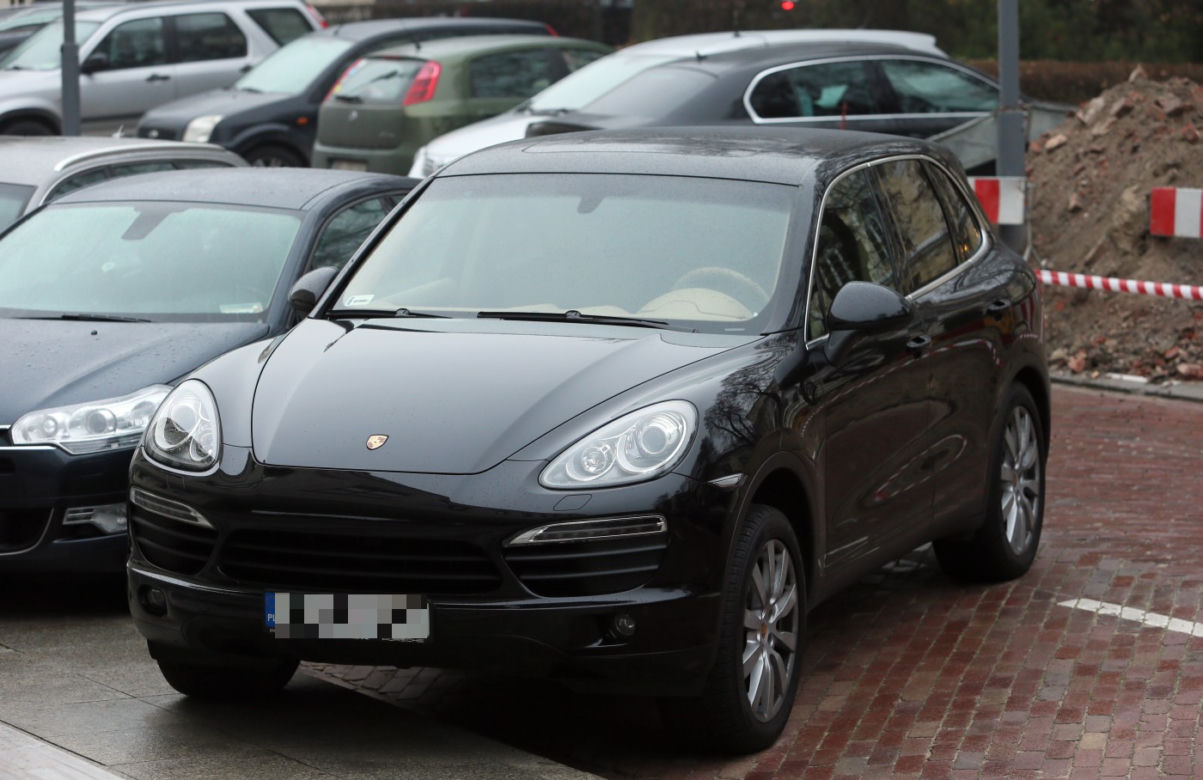 Agent Tomek/Tomasz Kaczmarek jeździ Porsche Cayenne S