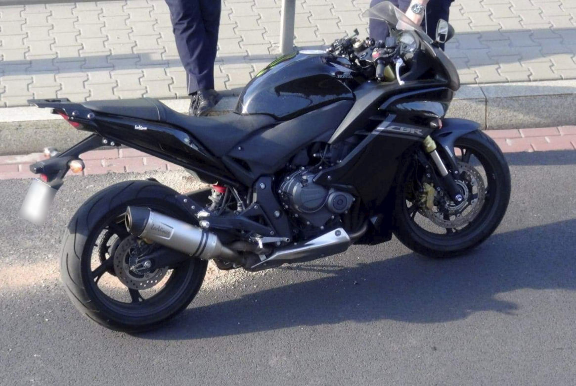 Warszawa. 35-latek zginął na Wawrze! Huknął motocyklem w barierki