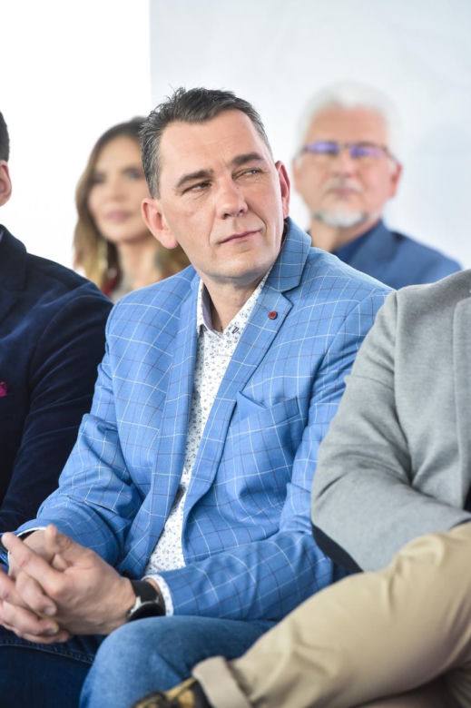 Zdradził gwiazdę hitów TVN! Zostawił ją dla koleżanki z Polsatu