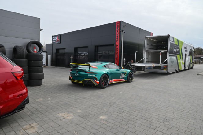 Aston Martin GT3 i GT4 w pracowni w  Ługwałdzie pod Olsztynem