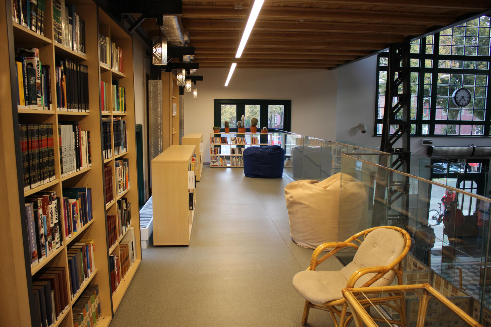 Dworzec w Chebziu po remoncie, 2019 r. Stacja Biblioteka