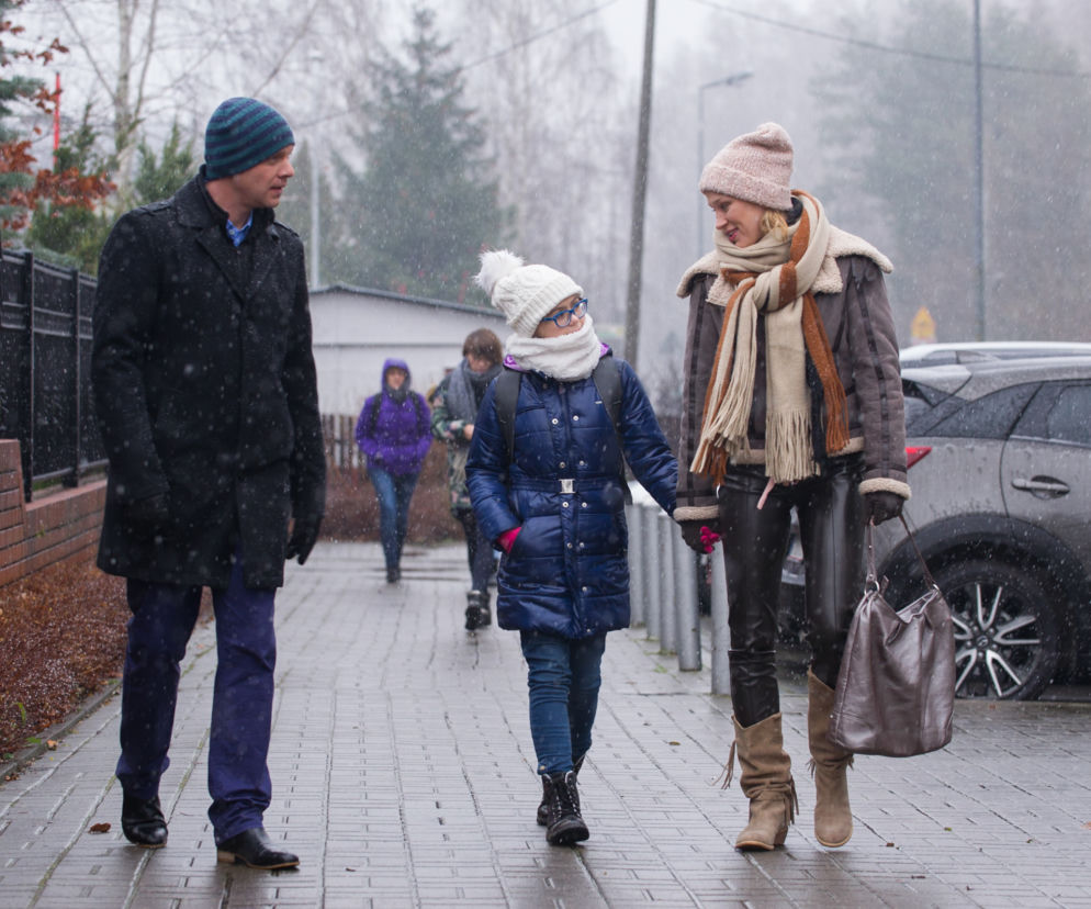 Na Wspólnej odcinek 2643, Sylwia (Alicja Stasiewicz), Ula (Ania Niedźwiecka), Kamil (Kazimierz Mróz)