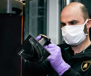 Lamborghini produkuje maseczki ochronne i przyłbice