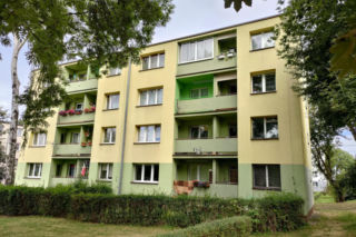 Dramat za zamkniętymi drzwiami. 87-latka została brutalnie zamordowana we własnym mieszkaniu