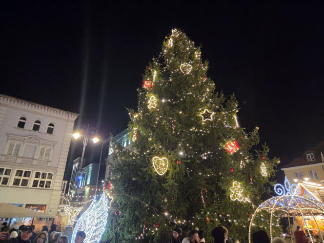 Miasto rozbłysło świąteczną magią! Tłumy na wielkim otwarciu Bydgoskiego Jarmarku Świątecznego