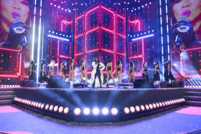 Edyta Górniak zmieniła się nie do poznania! Grzywka i burza loków to dopiero początek!