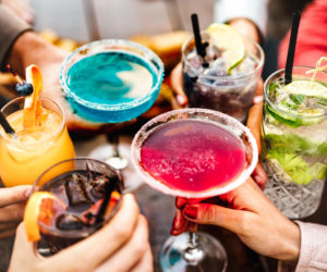 Leki GLP-1 i alkohol. Co każdy pacjent powinien wiedzieć, zanim sięgnie po kieliszek?