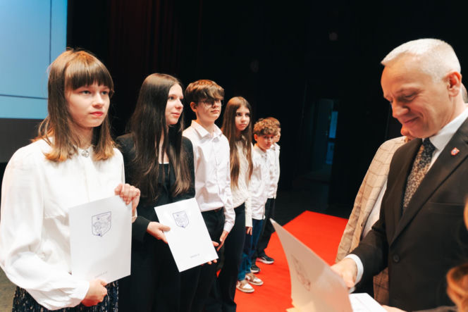 Najzdolniejsi uczniowie odebrali stypendia Prezydenta Miasta Siedlce