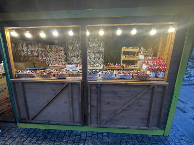 Pokémony, różowe gofry i zaskakujące różnice w cenach. Porównaliśmy łódzkie jarmarki