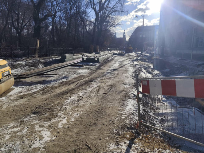 Koszmar w centrum Krakowa. Remont torowiska na Piłsudskiego potrwa do 2026 roku! Mieszkańcy tracą cierpliwość