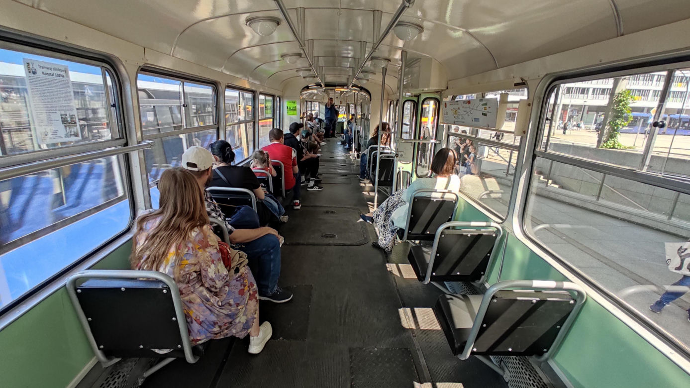 Zabytkowe tramwaje i autobusy na ulicach Wrocławia! Sprawdź, gdzie znaleźć je w sierpniu 