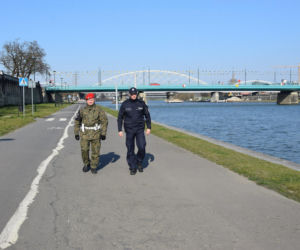 Policja kontroluje przestrzeganie zakazu zgromadzeń