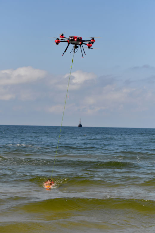 Dron ratowniczy
