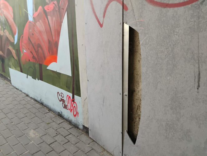 Bród i smród w tunelu pod torami w Siedlcach