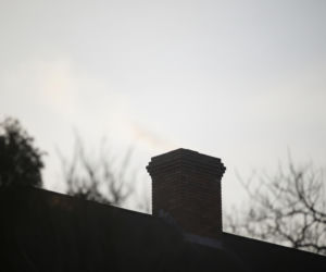 Palenie śmieci w Warszawie. W tej dzielnicy straż miejska ma najwięcej roboty?