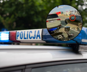 Był tak zajęty, że nie zauważył policjanta. Dostał mandat i 12 punktów karnych
