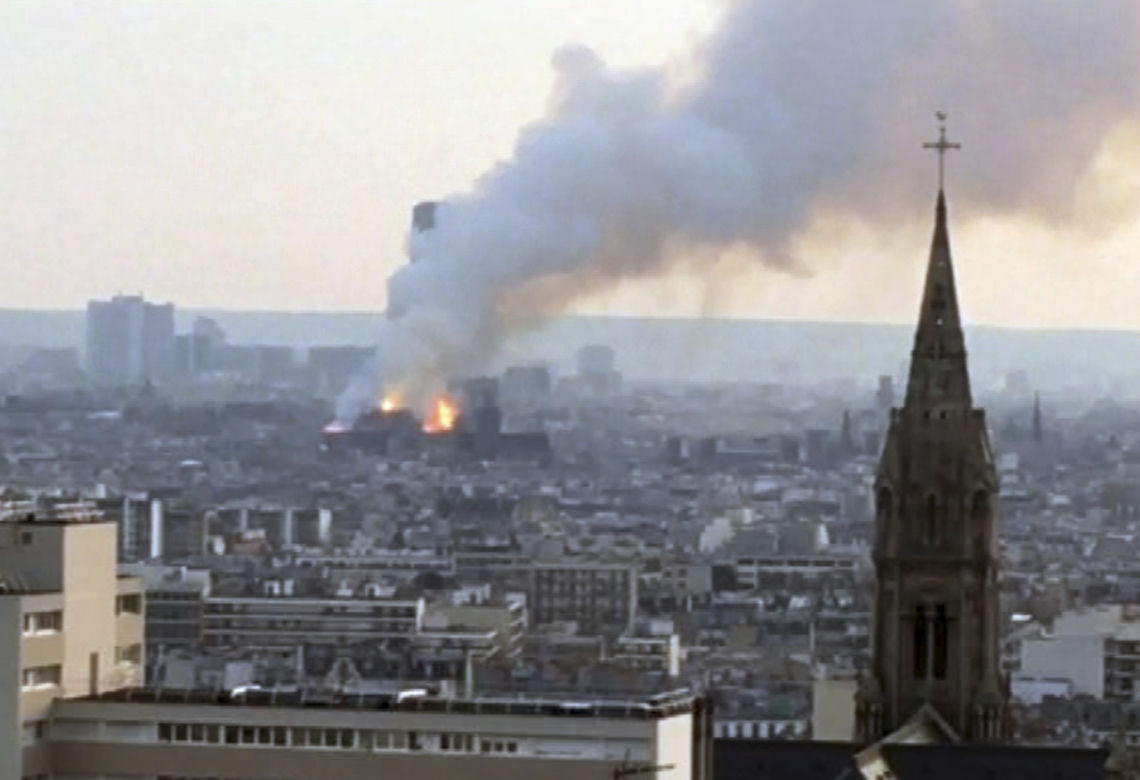 Płonie Katedra Notre-Dame w Paryżu