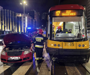 Dramatyczne zderzenie przewozu osób z tramwajem