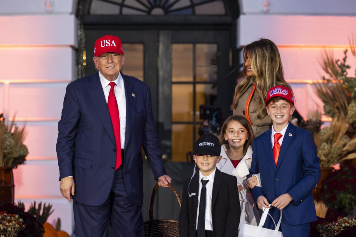 Tłumy na zabawie w Białym Domu. Tak Trump świętował Halloween EPA/JIM LO SCALZO