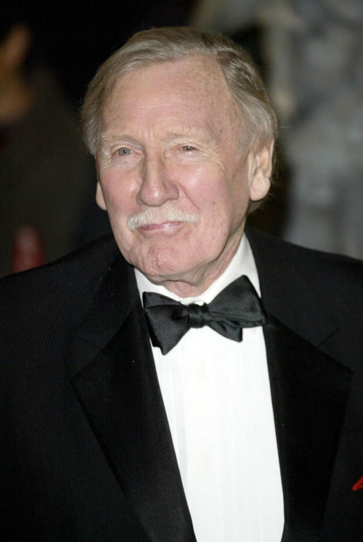 Leslie Phillips (20 kwietnia 1924 – 7 listopada 2022) 